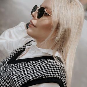 Meet your Posher, Juanita